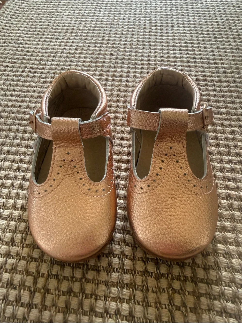 Liv & Leo Rose Gold Metallic T-Strap Mary Jane Shoes Toddler 18–24 Months EUC